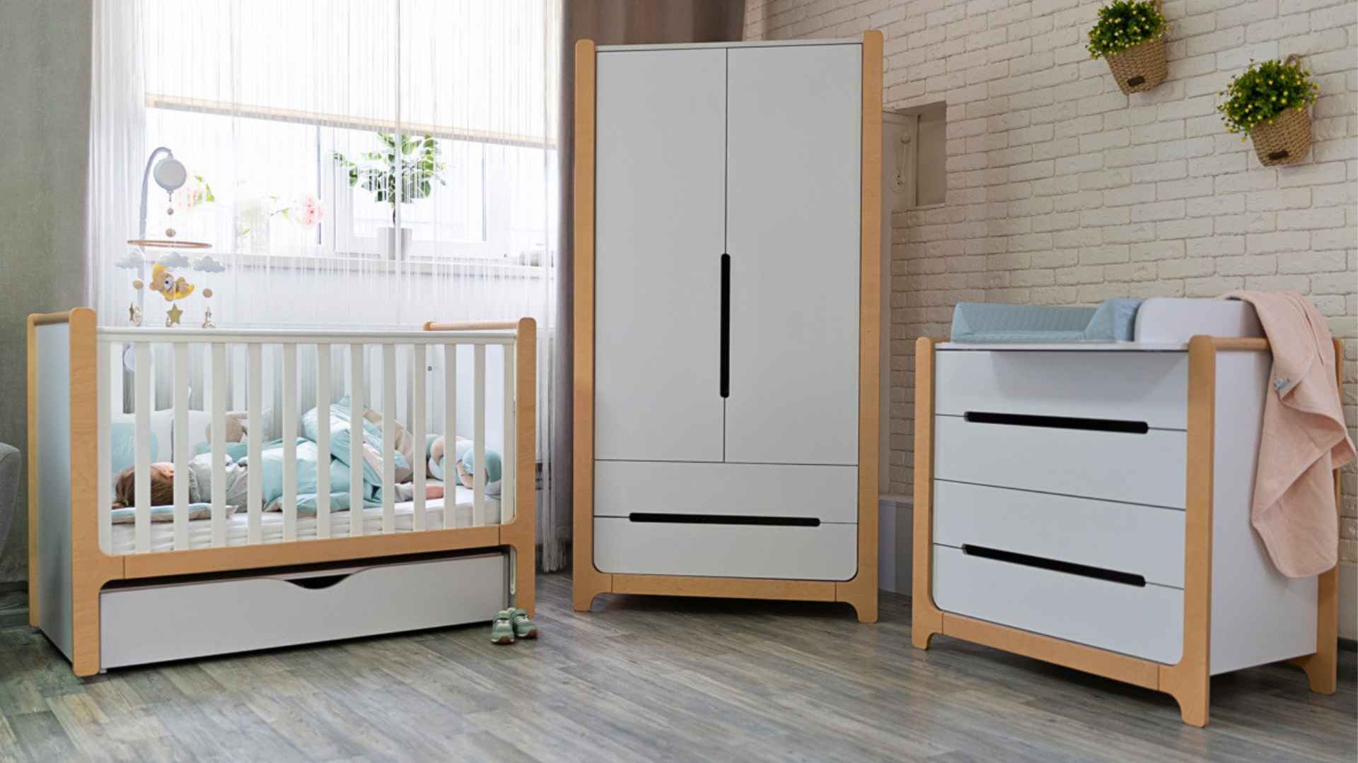 Luxusní šatní a zásuvkové dětské komody Gekko Kids z masivu
