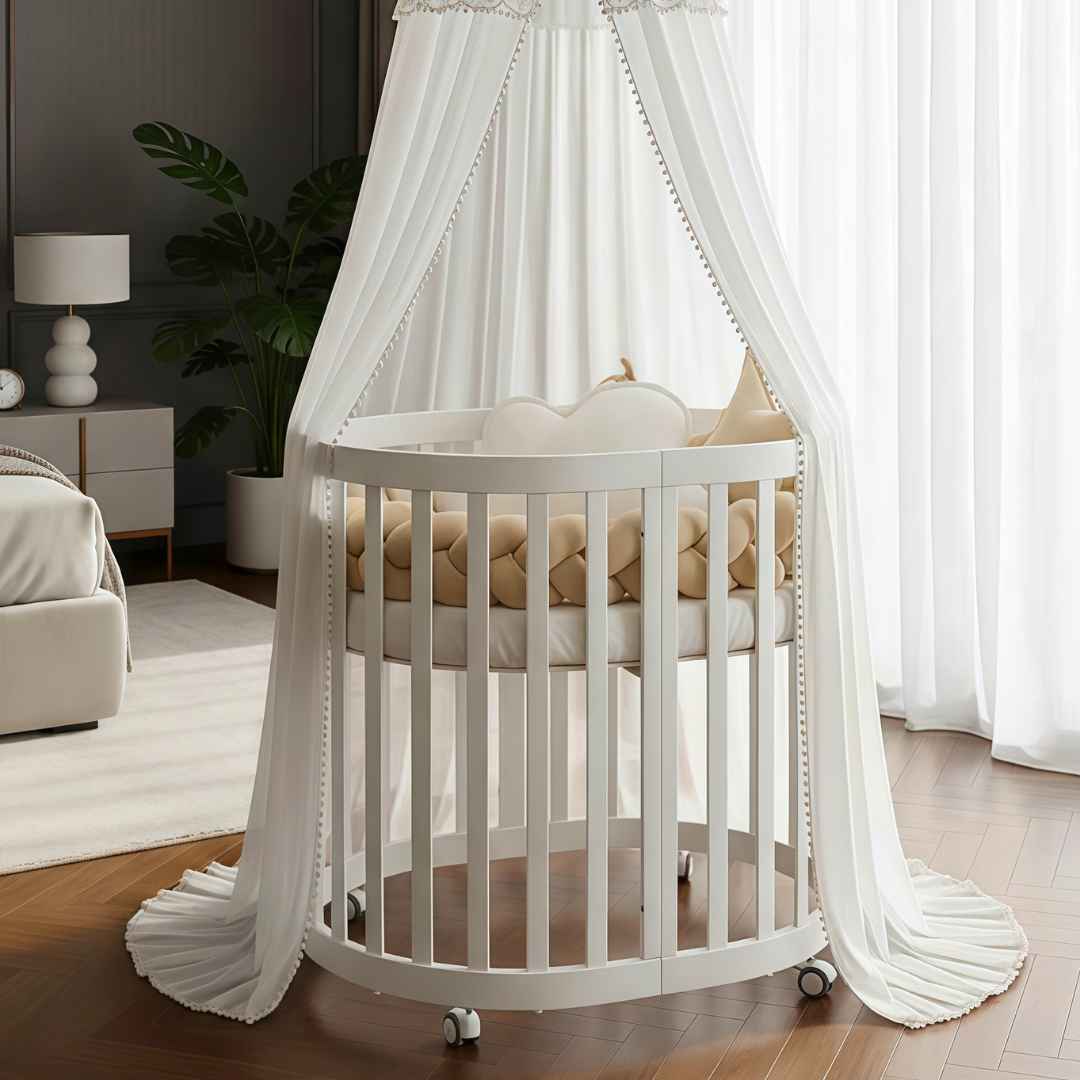 [Bílá oválná postýlka]