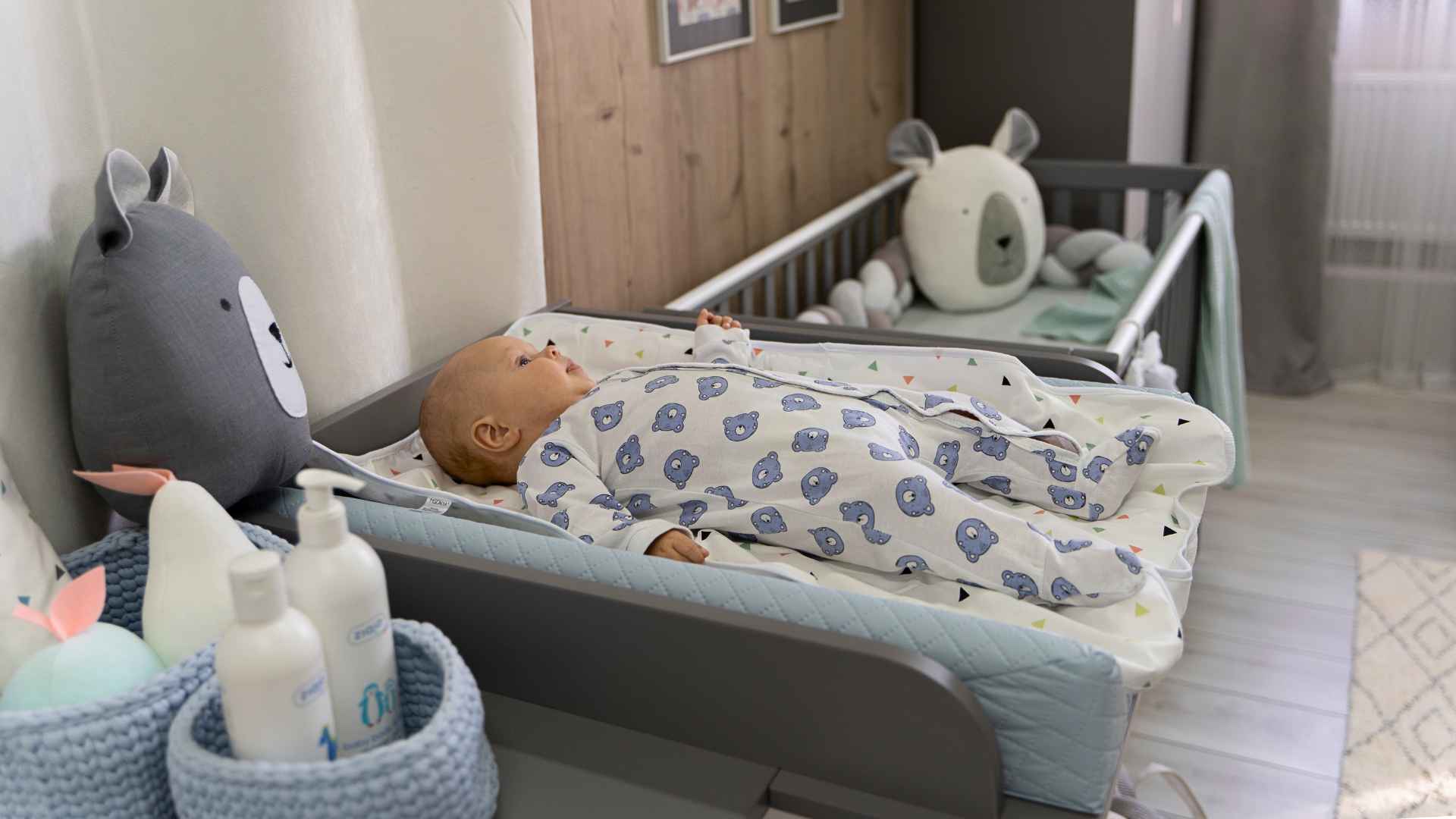 Praktické dětské přebalovací pulty Gekko Kids v moderním interiéru