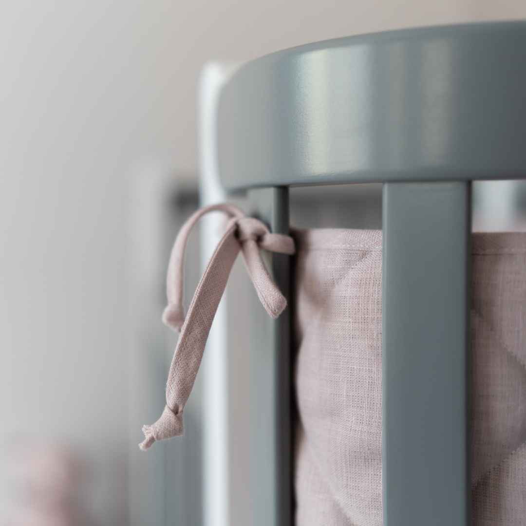 Dětská postýlka Zukko Gekko Kids 120x60. Seda / Bílá