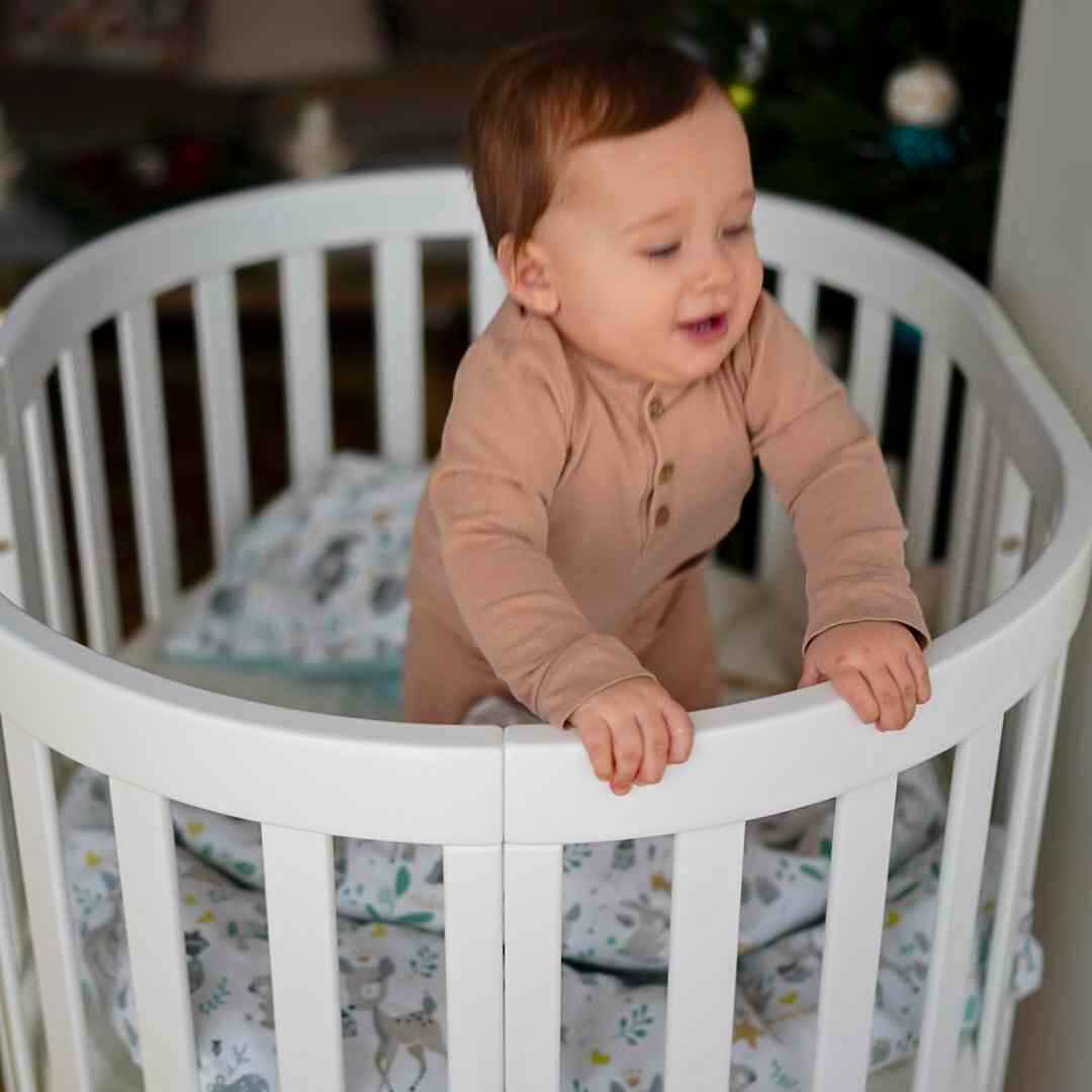 Dětská postýlka Mikko Gekko Kids + kvalitní matrace a kolečka. Bílá.